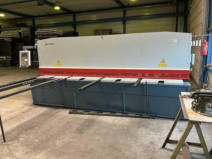 Scrap shearing machines