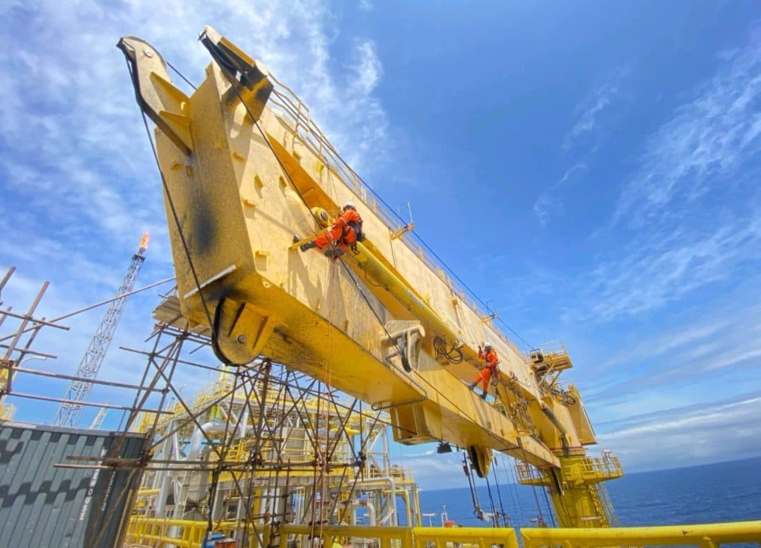 Deck cranes