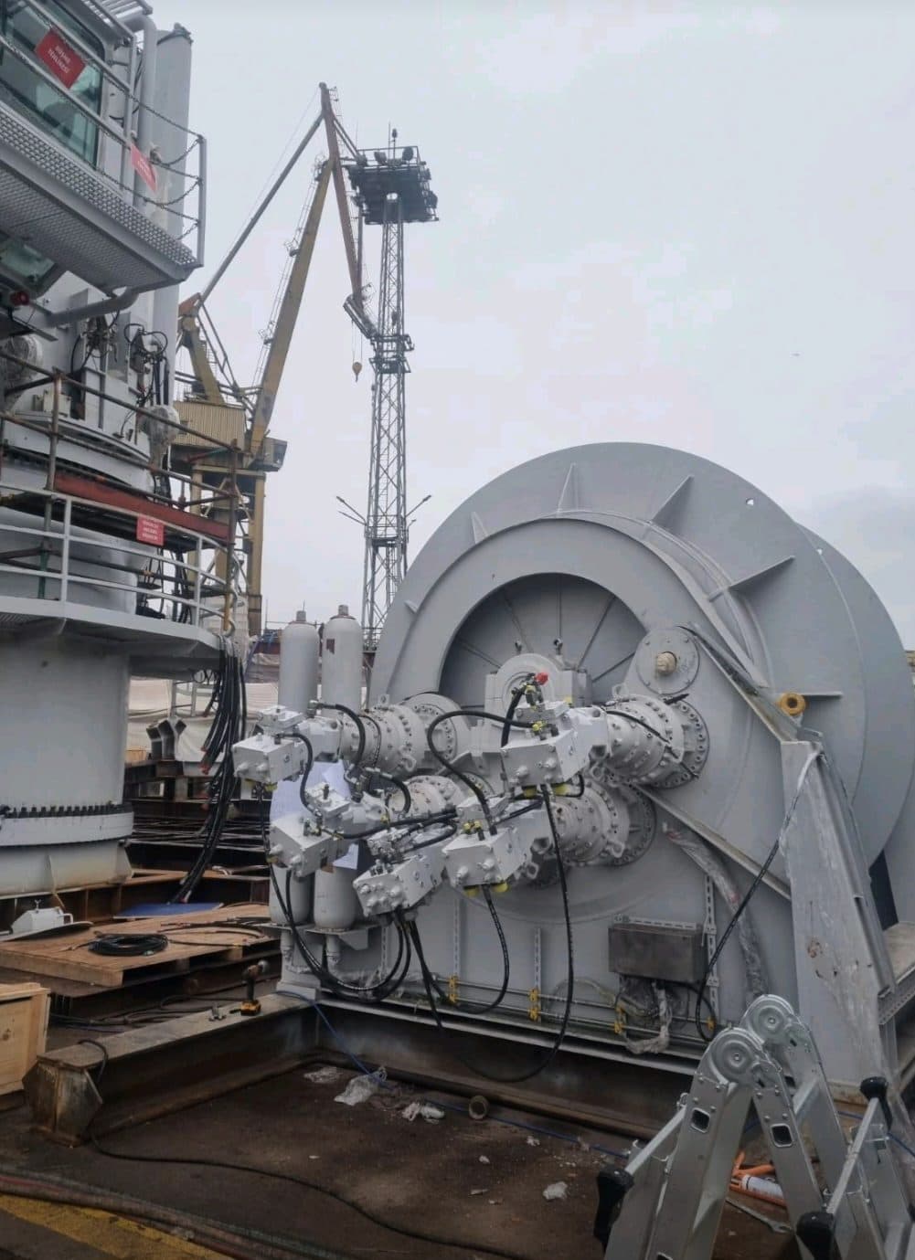 Cranes, winches & windlasses