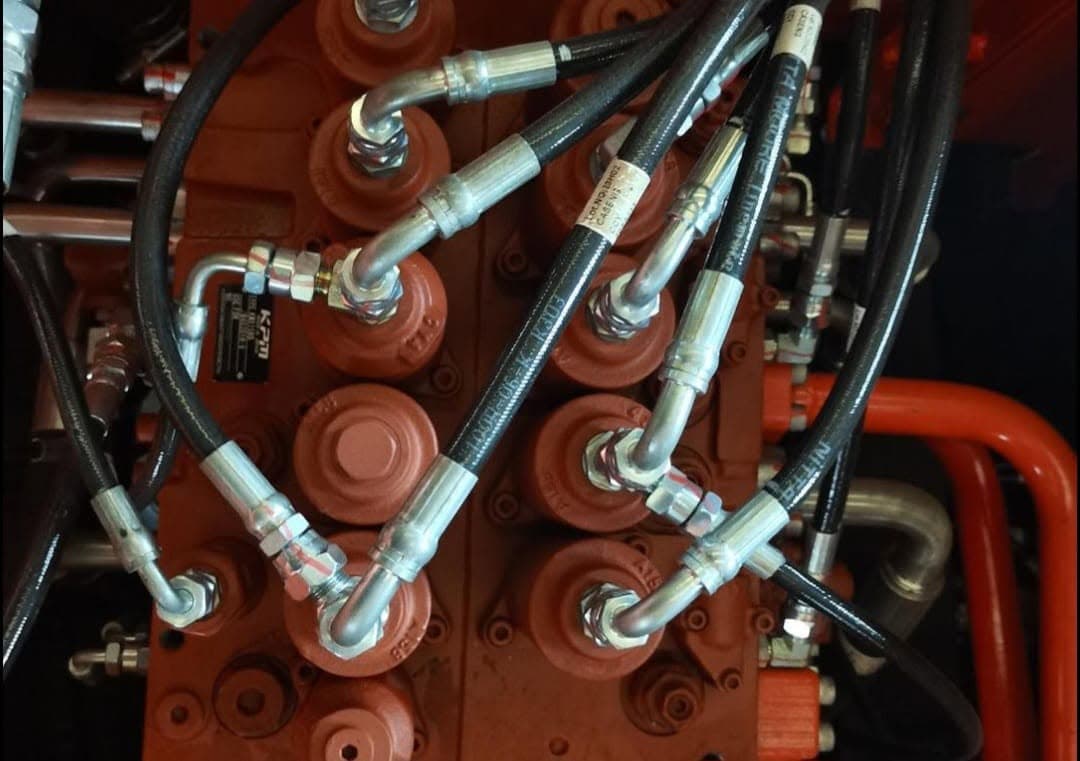 Valve block and hoses