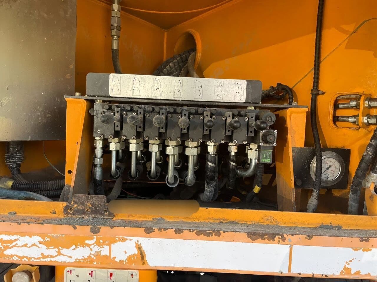 Main control valve bank