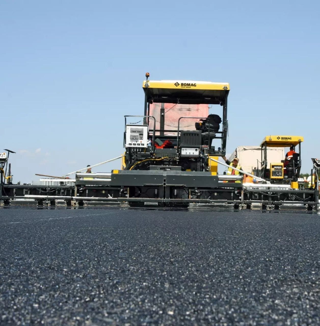 Bomag BF 800 C paver laying asphalt